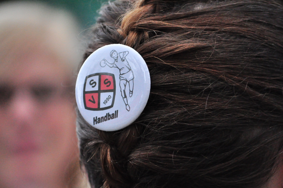 Button mit Logo und Handballer