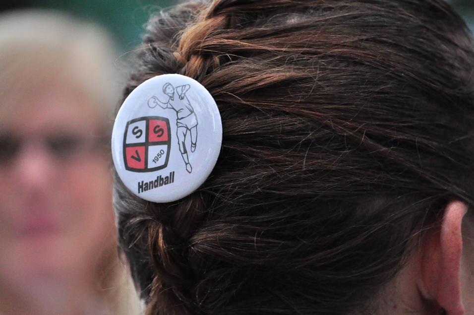 Button mit Logo und Handballer
